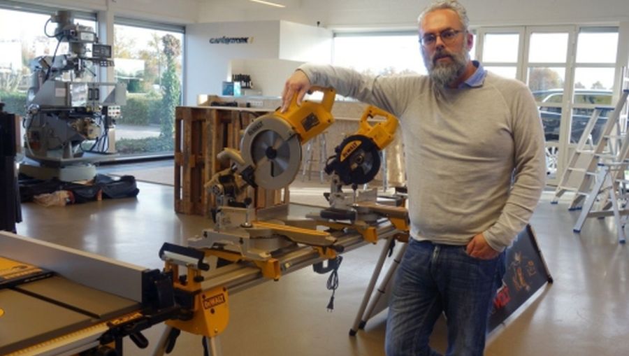 Un magasin d'outils sous la forme d'un café