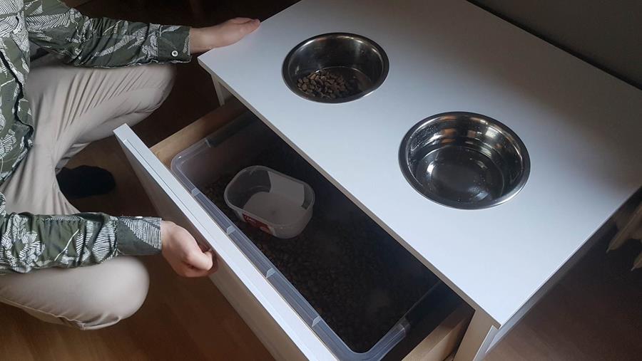 Maak zelf een praktische voerbakstaander voor je hond
