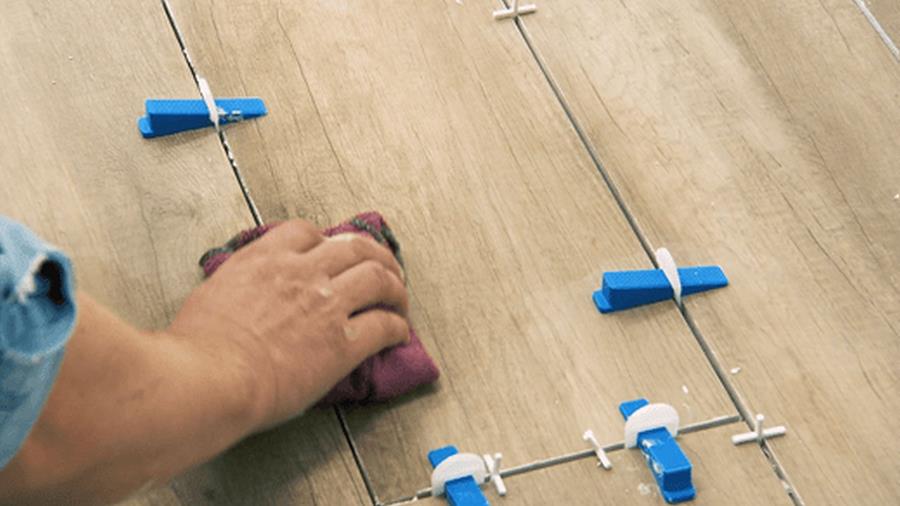 Comment poser du carrelage imitation parquet?