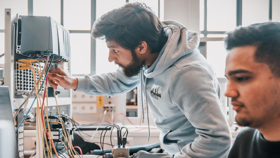 "Les jeunes n'ont jamais été autant exposés à la technologie, mais envisagent trop rarement une carrière dans ce secteur"