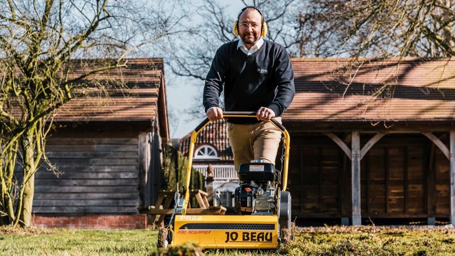 La scarification en automne: comment bien s'y prendre?