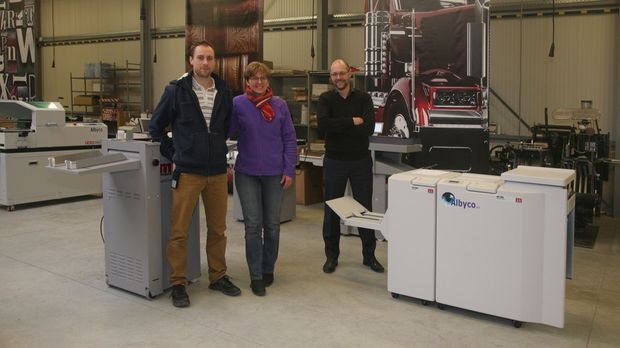 Binome Graphique investit dans investit dans Finition