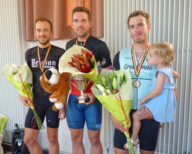 BK wielrennen voor (para)medici: dopingcontrole tussen het wijwater